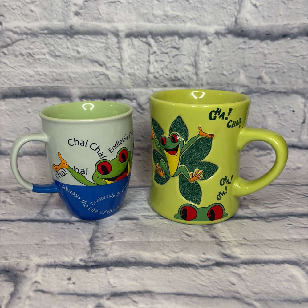Rainforest Cafe “Cha! Cha!” glitter detail mug + blue 2-toned mug